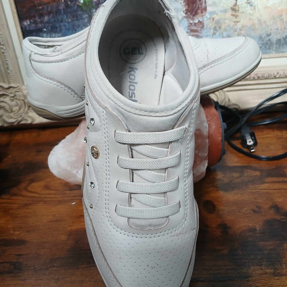 Elegant Cream Sneakers for Women - Picture 5 of 6